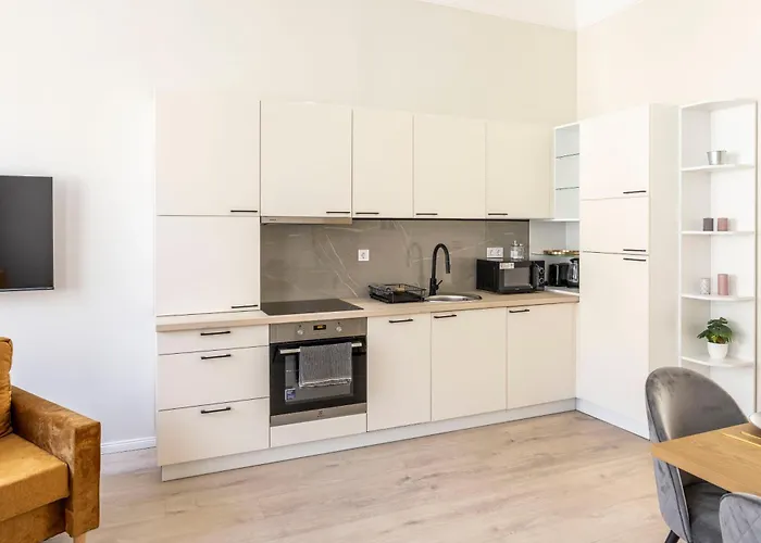 Deluxe I36 City Center Suite With 4Bedrm, 2Bathrm