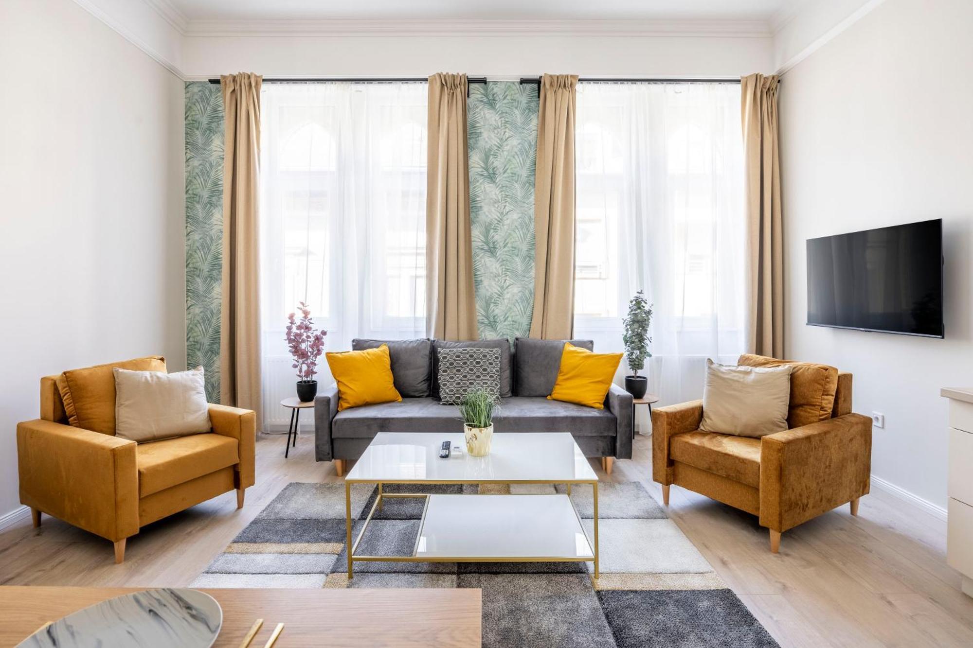 Deluxe I36 Center With 4bedrm, 2bathrm Apartment