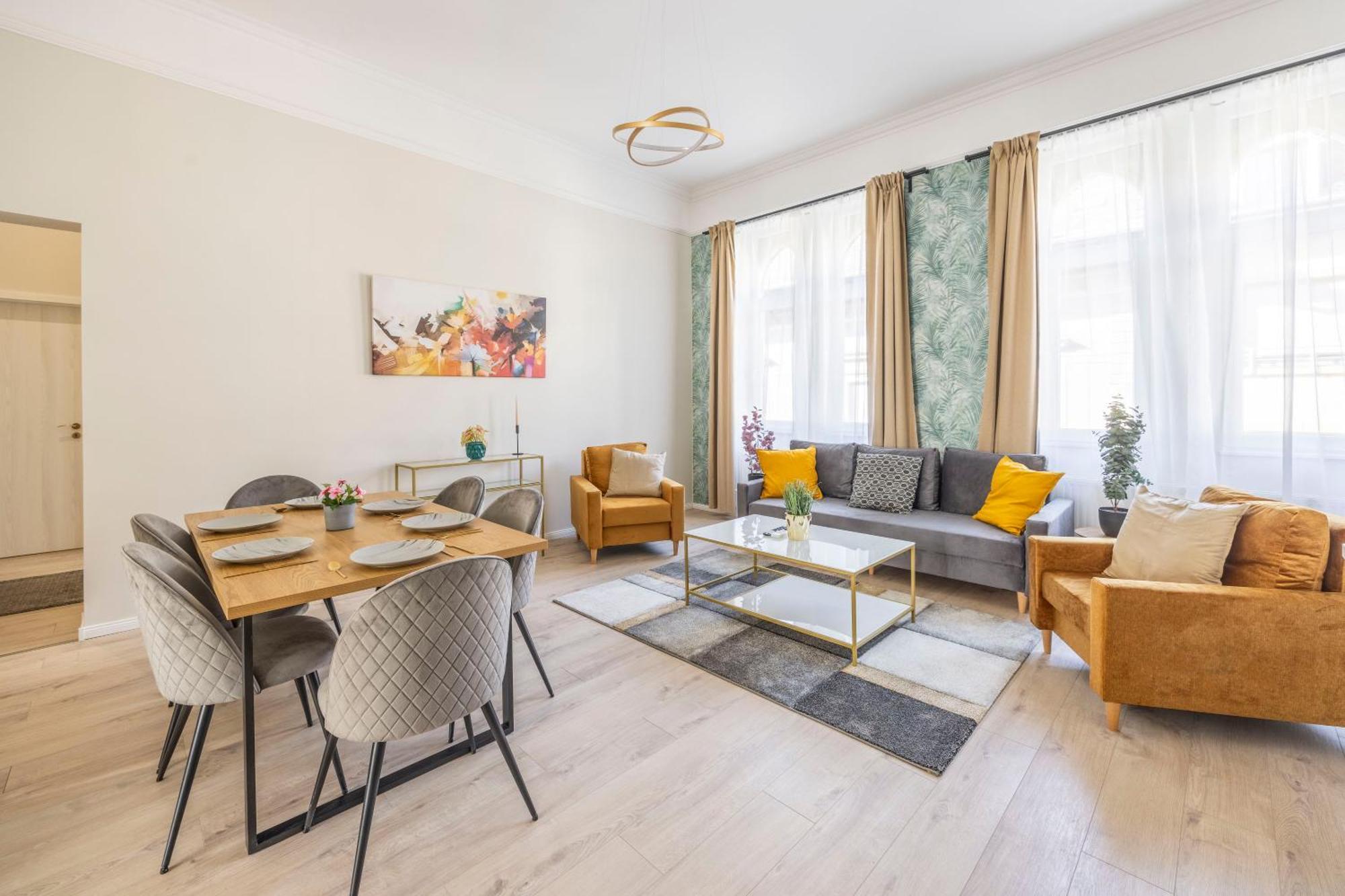 Deluxe I36 Center With 4bedrm, 2bathrm Apartment Budapest